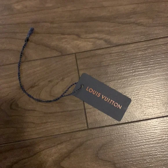 Authentic Louis Vuitton box for a scarf - Picture 5 of 6